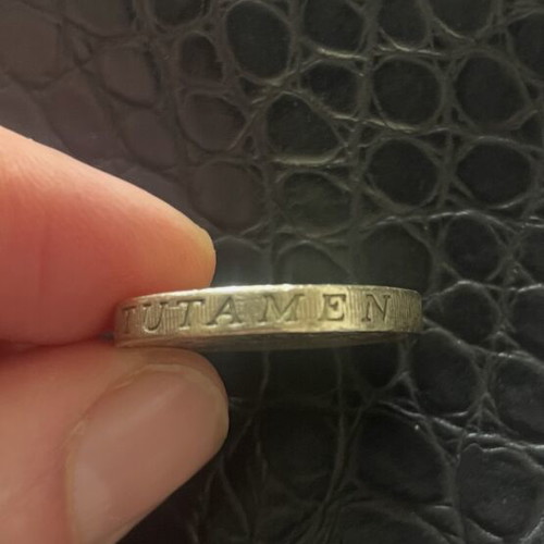 One Pound 1983 coin used, rare British collectible