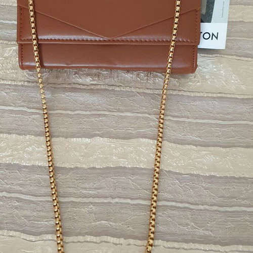 Shoulder bag like new with gold chain brown color