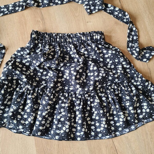 Shein skirt with crop top set like new, black and white