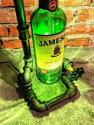 Φωτιστικό γραφείου Jameson βιομηχανικού στυλ από σιδερένιους σωλήνες