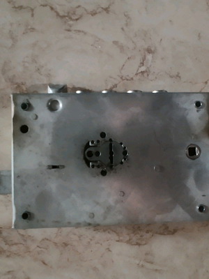 Securemme 2500 door lock 63mm left used like new without keys