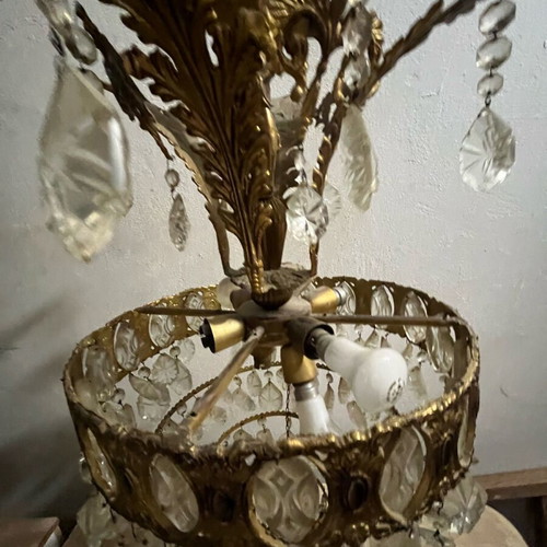 Crystal antique chandelier used with elegance and grandeur