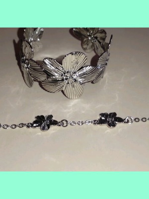 Women's jewelry set new, silver with embossed flower design