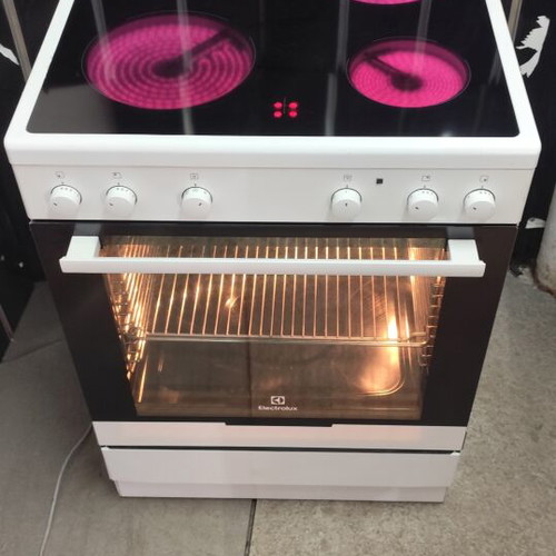 Electrolux Ceramic Stove like new, fully functional with two trays