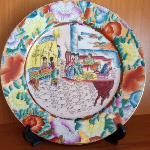 Porcelain decorative plate with oriental figures, Rose Medallion style, 25.5 cm