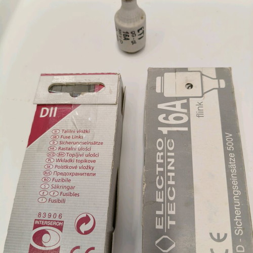 Electrical fuses new, set of 10, 16 A type DII (E27)