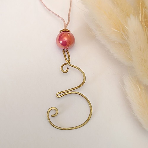 Handmade brass hammered necklace with letter -e- new