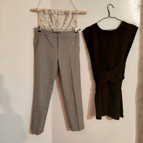 Divine women's checkered pants and knitted vest set like new