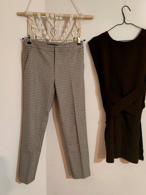 Divine women's checkered pants and knitted vest set like new