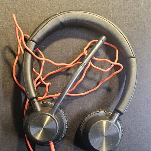 Plantronics Blackwire 3325 multimedia headphones used, wired