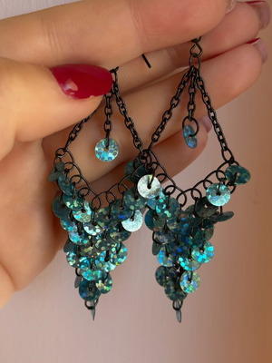 Sequin earrings new, black and blue