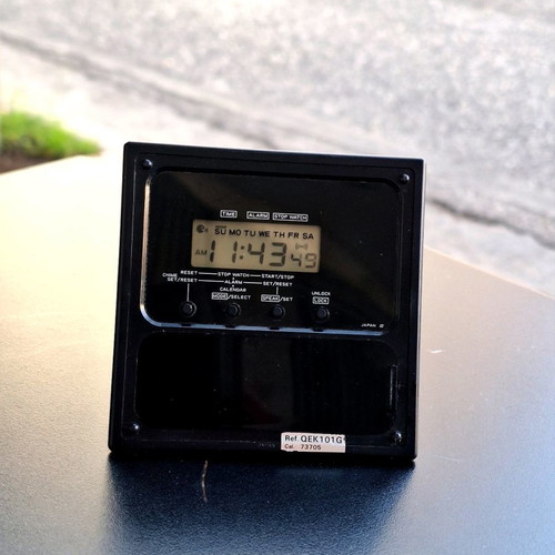 Seiko Quartz vintage 1980s used matte gold and chrome pyramid alarm clock
