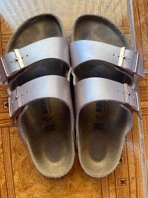 Birkenstock παντόφλες μεταχειρισμένες, νούμερο 38, ροζ χρυσό, φαρδιές μπροστά