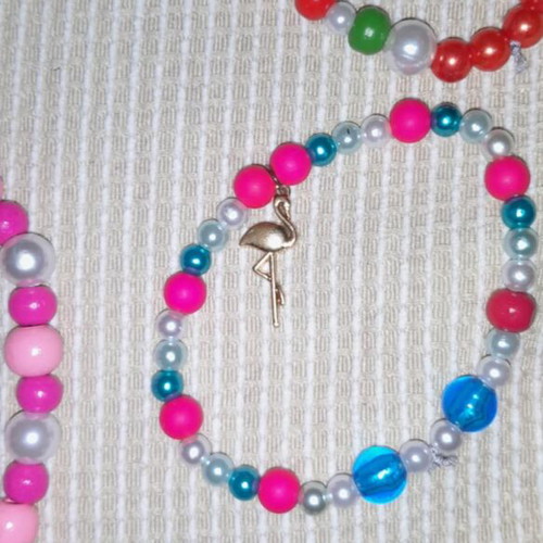 Handmade jewelry set with 67 bracelets, 25 pairs of earrings, 34 keychains new