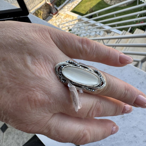 Ring new, white and silver