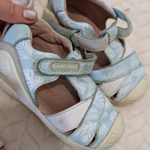 Children's shoes used, sizes 23-25, box set