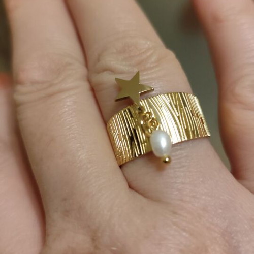 Gold-colored stainless steel ring new with star and pearl detail