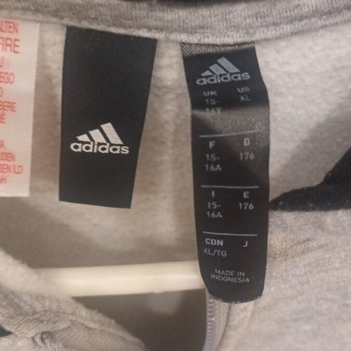Adidas gray tracksuit set for 16 years like new