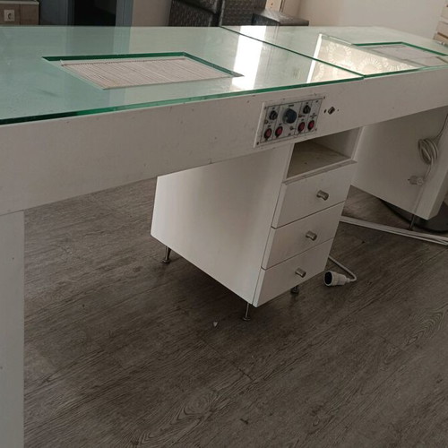 Double lacquer manicure table like new with lamps, wheels, and sockets