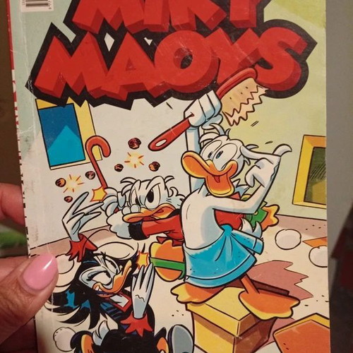 Ekeino to Kalokairi novel and Mickey Mouse gift, new