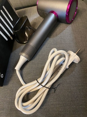 Hair dryer like new, lightweight and ideal for travel