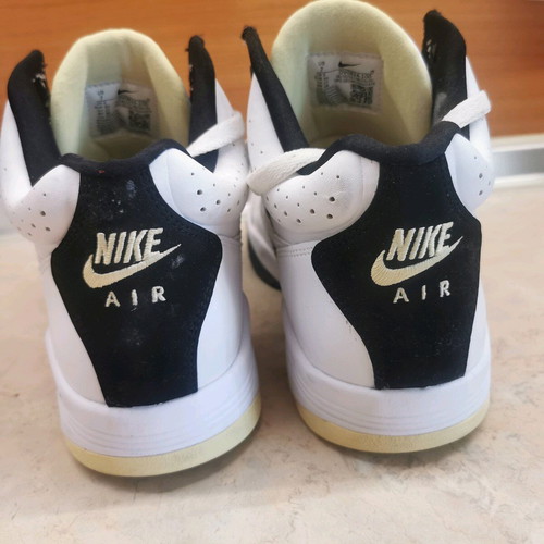 Nike Air Flight Lite Mid 40 like new leather basketball shoes