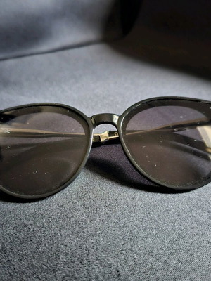 Women’s sunglasses new, plastic for lightweight use