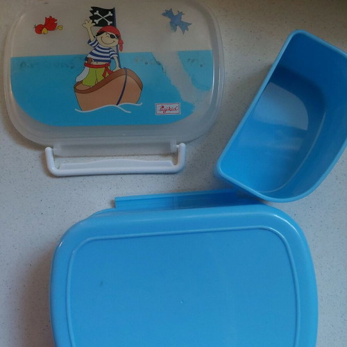 Sigikid lunchbox used for kids with inner compartment