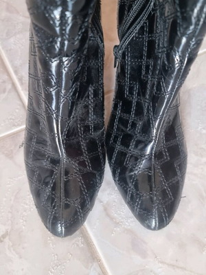 Patent leather ankle boots like new, black, size 37