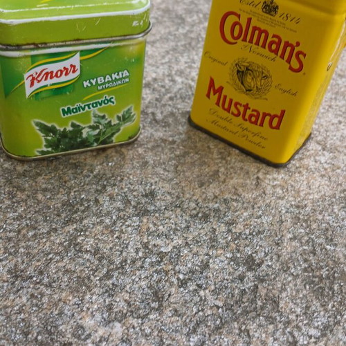 Collectible tins used, set of 2 pieces