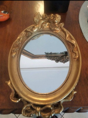 Mirror frame with golden patina and cherubs design like new
