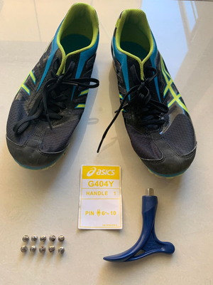 Asics G404Y track shoes used, size 37.5 with 10 replacement spikes