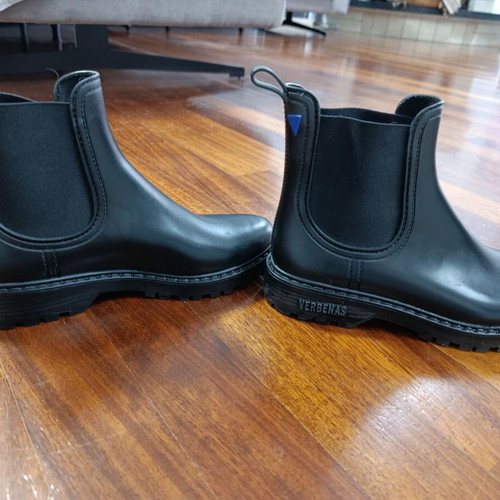 Verbenas black low galotzes like new, size 38