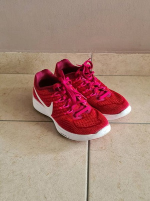 Nike sport shoes like new, size 37.5, red colorful