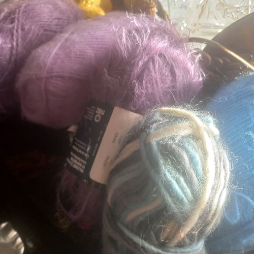 Knitting yarn like new, pack of 22 pieces