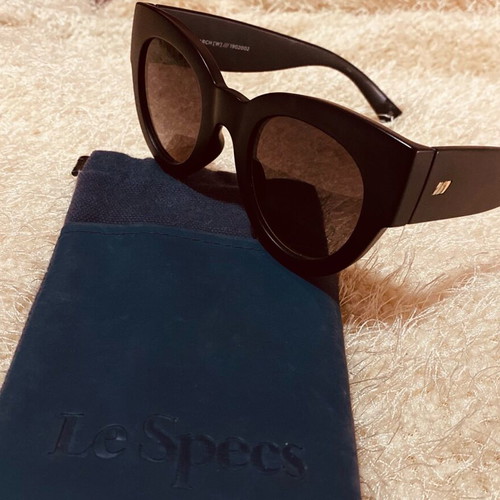 Γυναικεία γυαλιά ηλίου Le Specs σαν καινούργια, στρογγυλά cat eye μαύρα