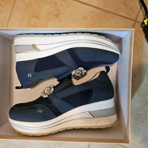 Donna Serena sneakers women's like new, size 37, blue and white