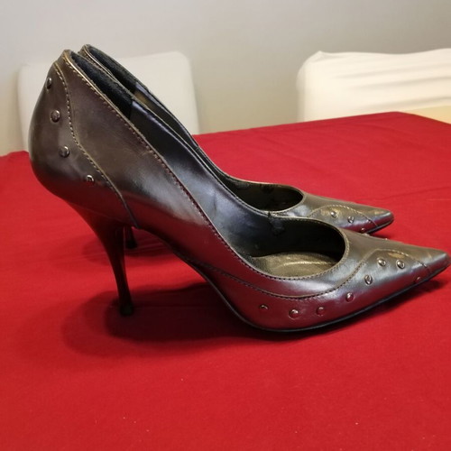 Batta lamé pumps like new, olive with embroidery and studs size 36