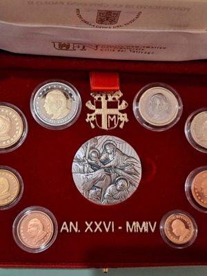 Vatican 2004 Official Euro Proof Set with Silver Medal, new