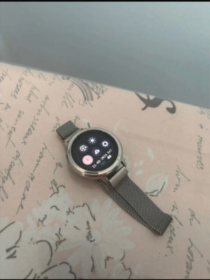 Liu Jo smartwatch with charger