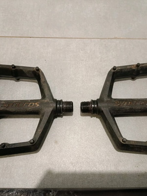 Syncros Squamish III Flat pedals used, nylon body, black