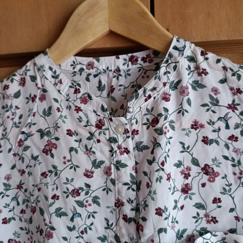 Floral lightweight shirt, medium to large