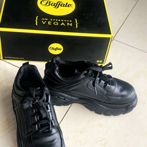 Buffalo Chunky Sneakers black vegan leather like new size 38