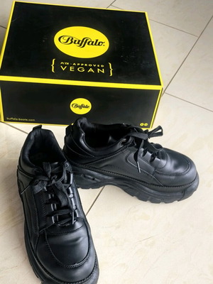 Buffalo Chunky Sneakers black vegan leather like new size 38