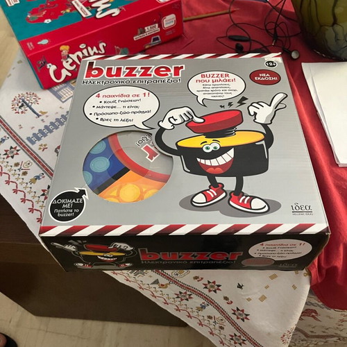 Buzzer board game used with 4 quiz games included