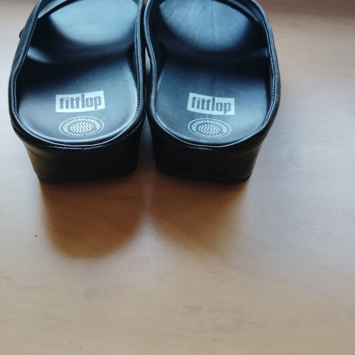 Fitflop slippers size 41 like new, black
