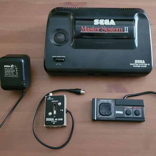 Sega Master System II console used, complete package with original controller