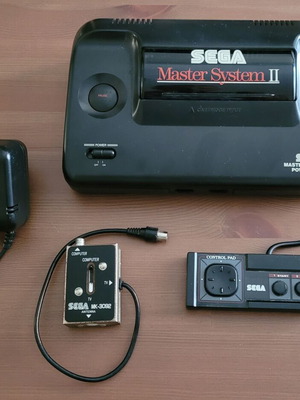 Sega Master System II console used, complete package with original controller