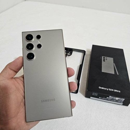 Samsung Galaxy S24 Ultra 12GB 512GB Titanium Gray smartphone