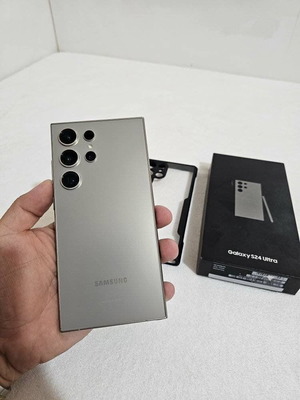 Samsung Galaxy S24 Ultra 12GB 512GB Titanium Gray smartphone